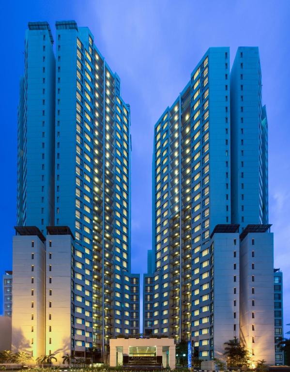 Horison Ultima Suites & Residences Rasuna Jakarta: 2 Kolam Renang untuk Santai Keluarga Horison Ultima Suites & Residences Rasuna Jakarta Sore